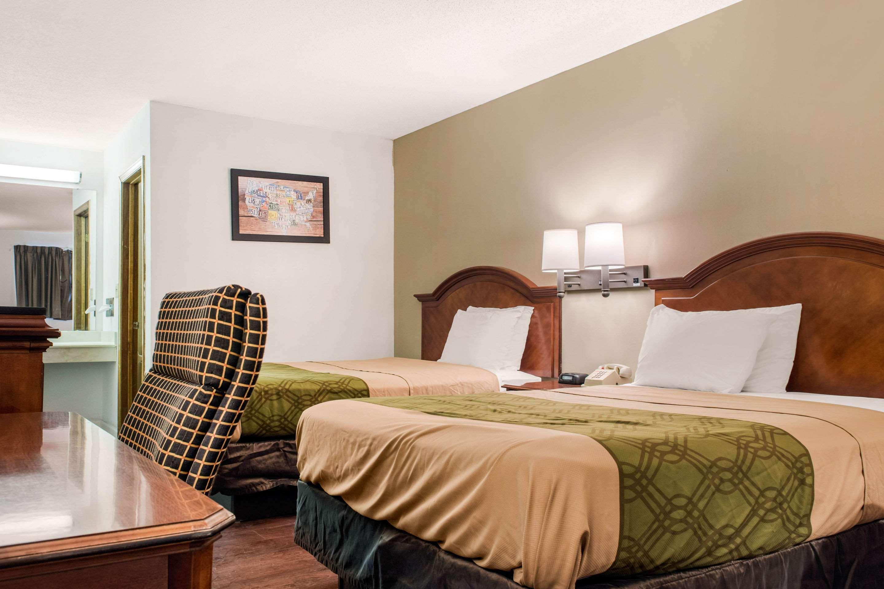 Econo Lodge Holland Екстериор снимка