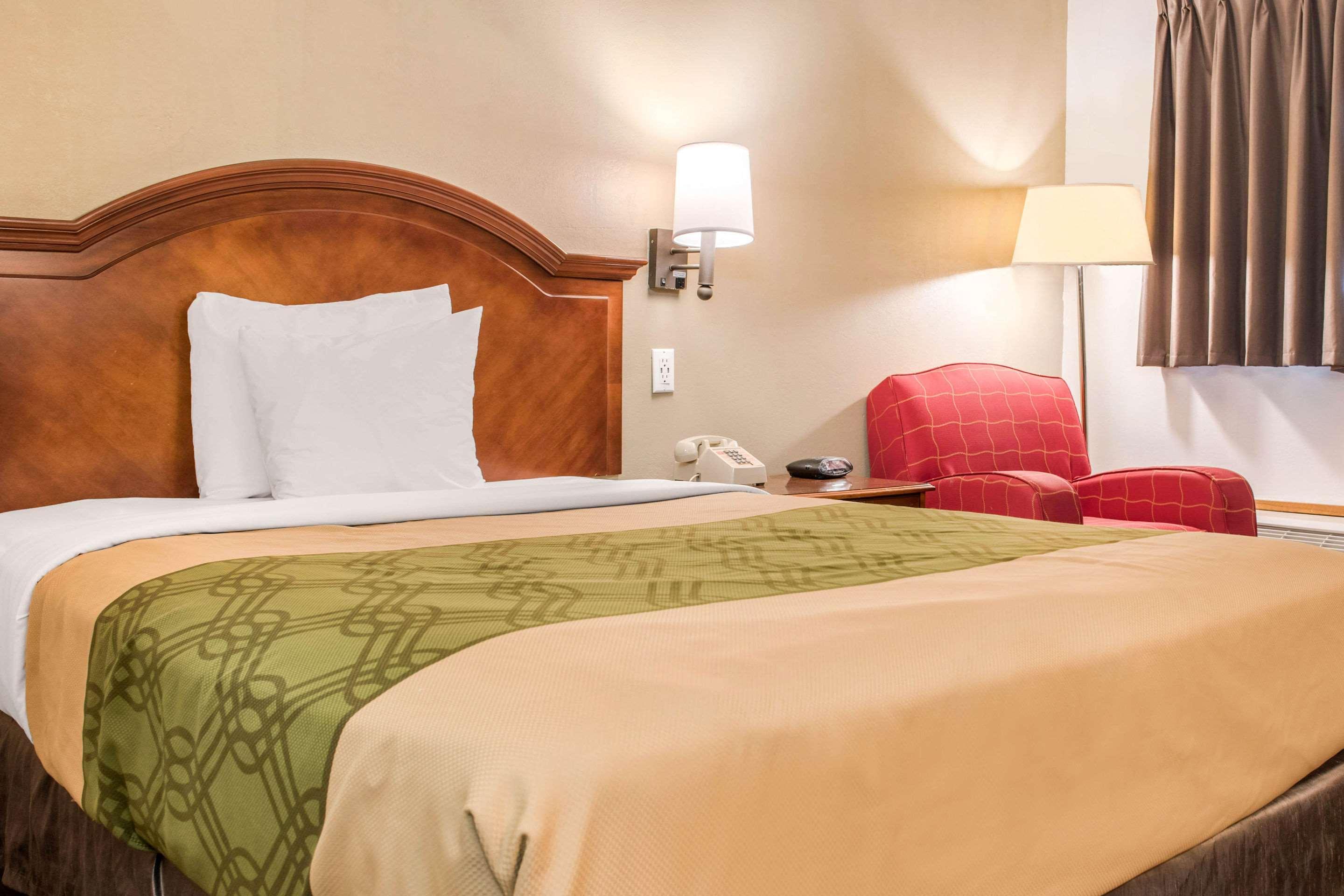 Econo Lodge Holland Екстериор снимка
