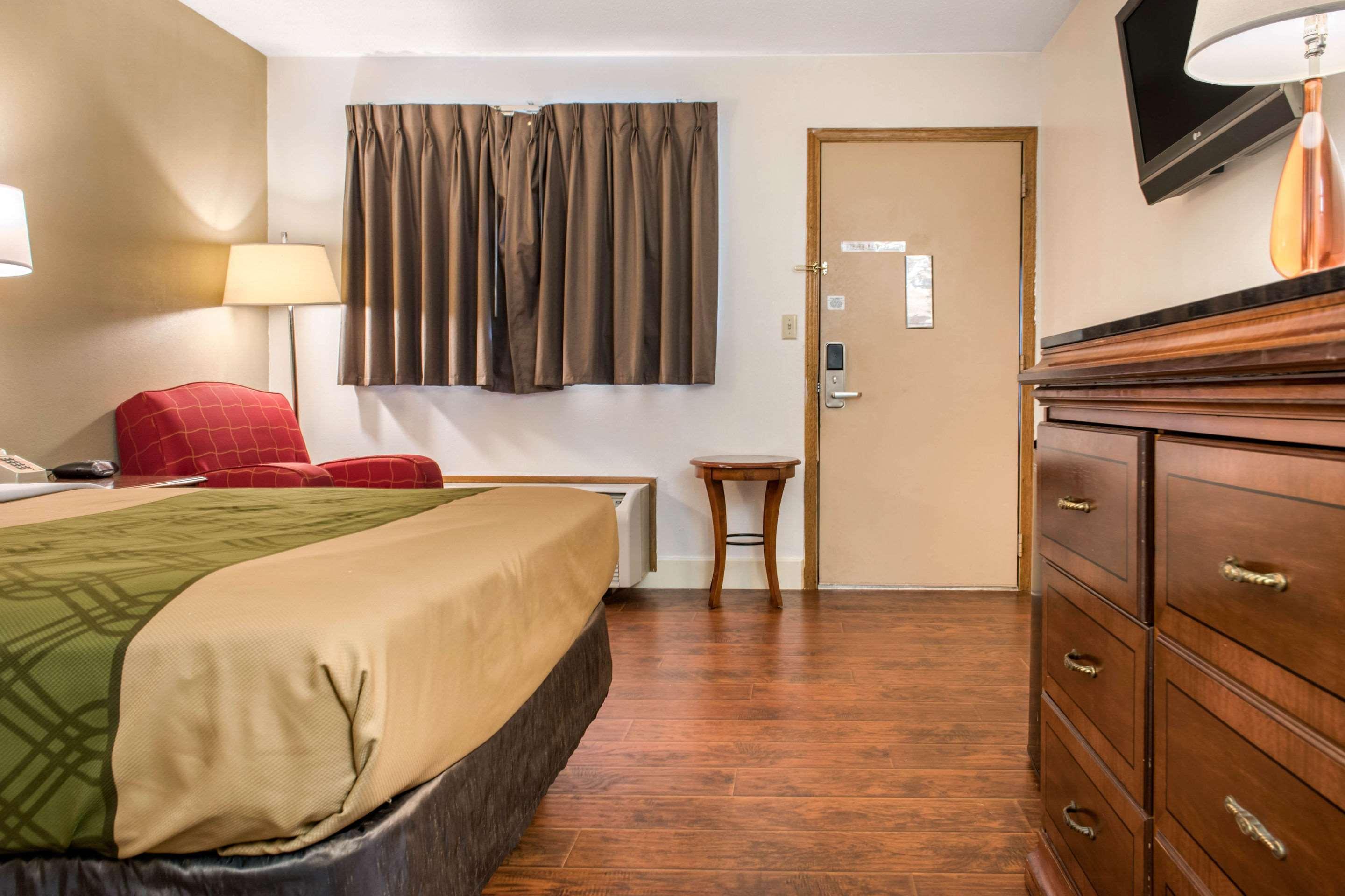 Econo Lodge Holland Екстериор снимка