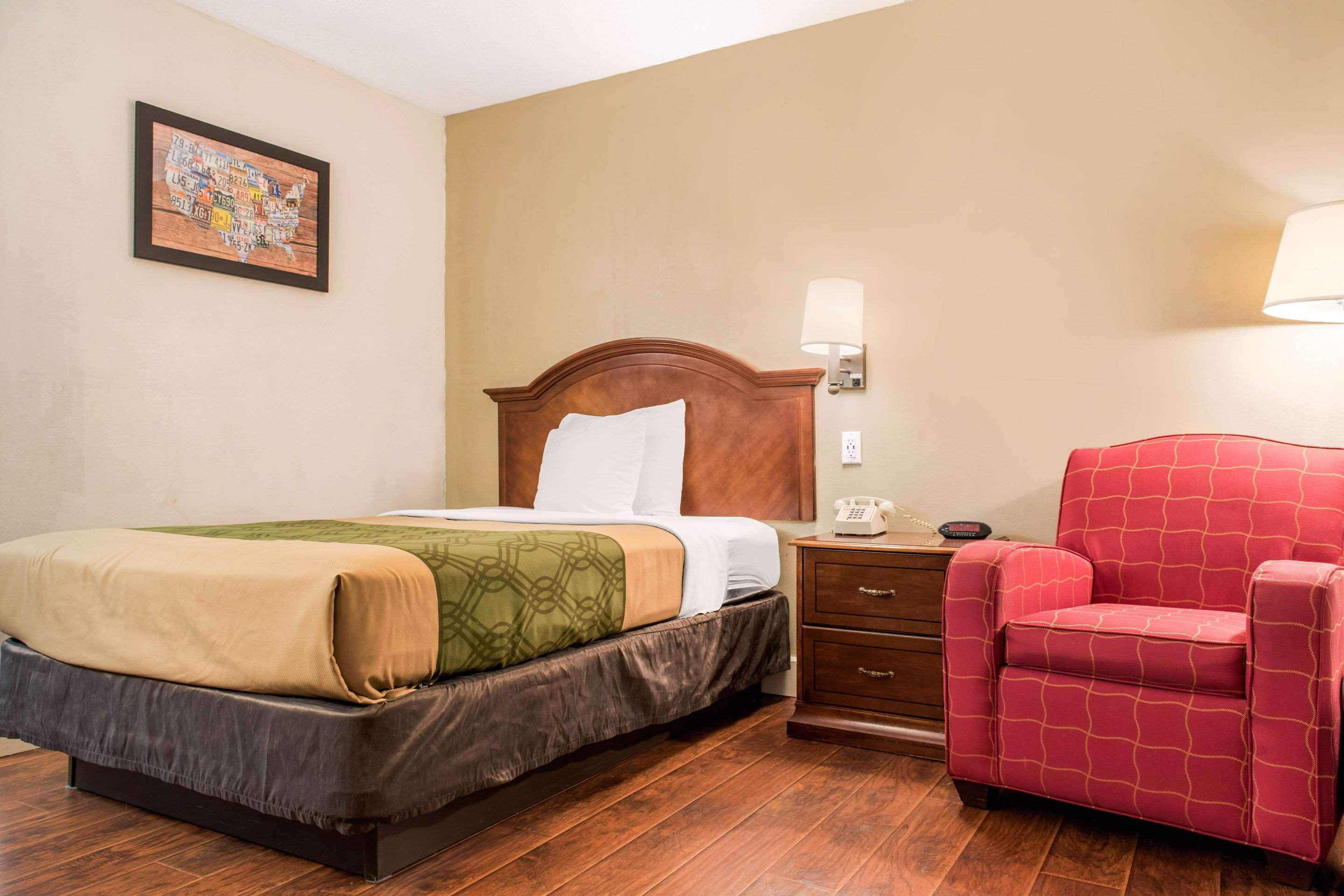 Econo Lodge Holland Екстериор снимка