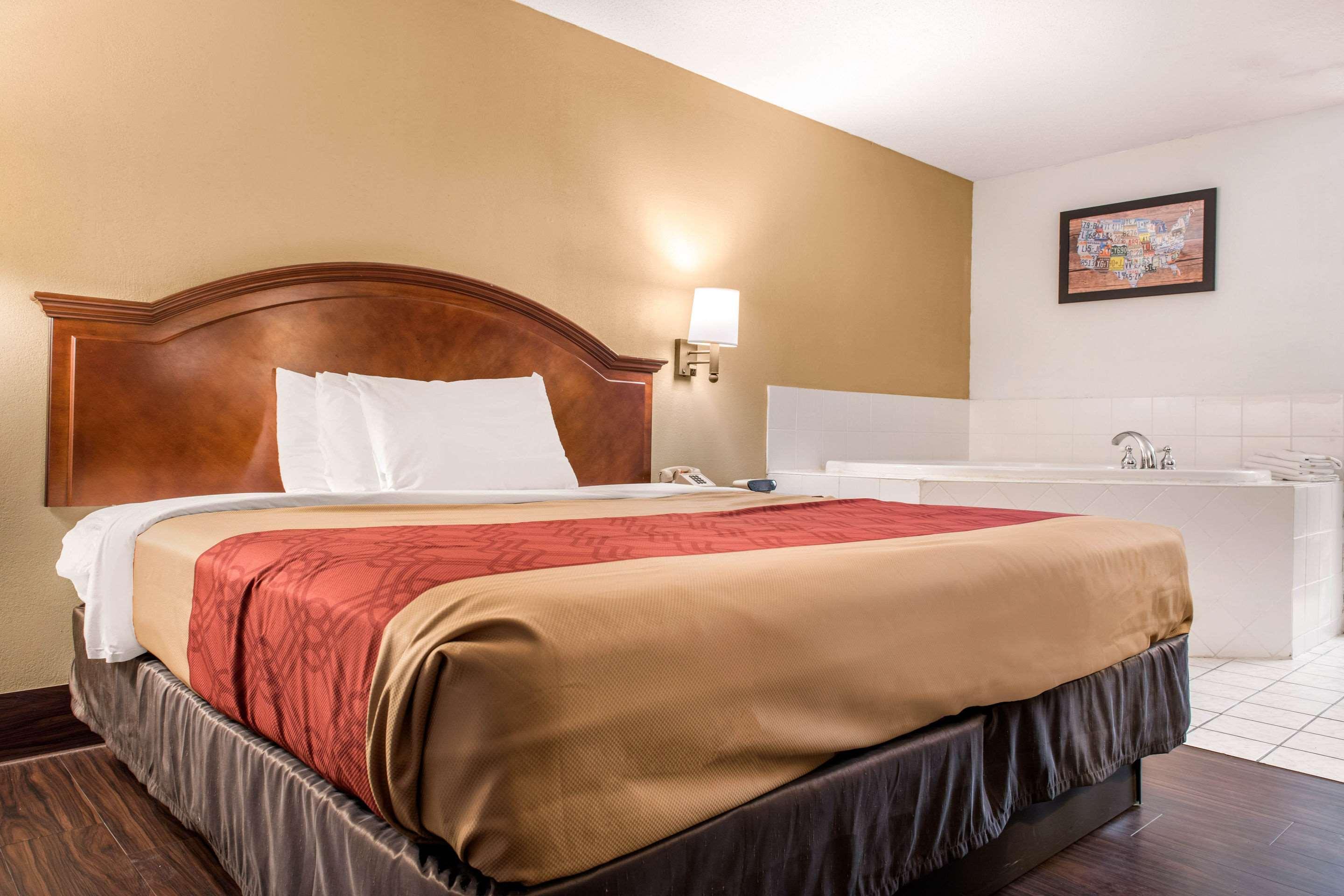 Econo Lodge Holland Екстериор снимка