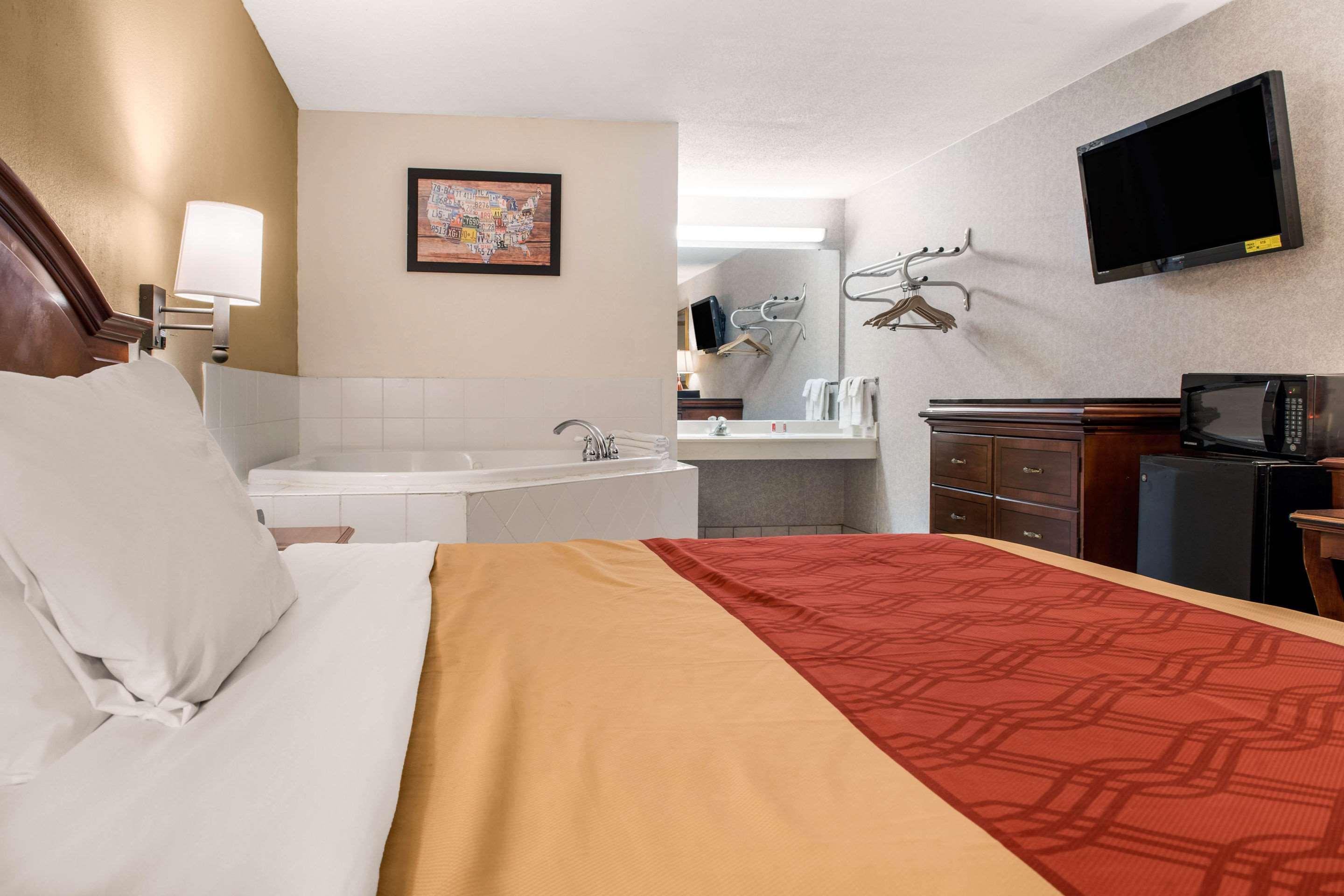Econo Lodge Holland Екстериор снимка
