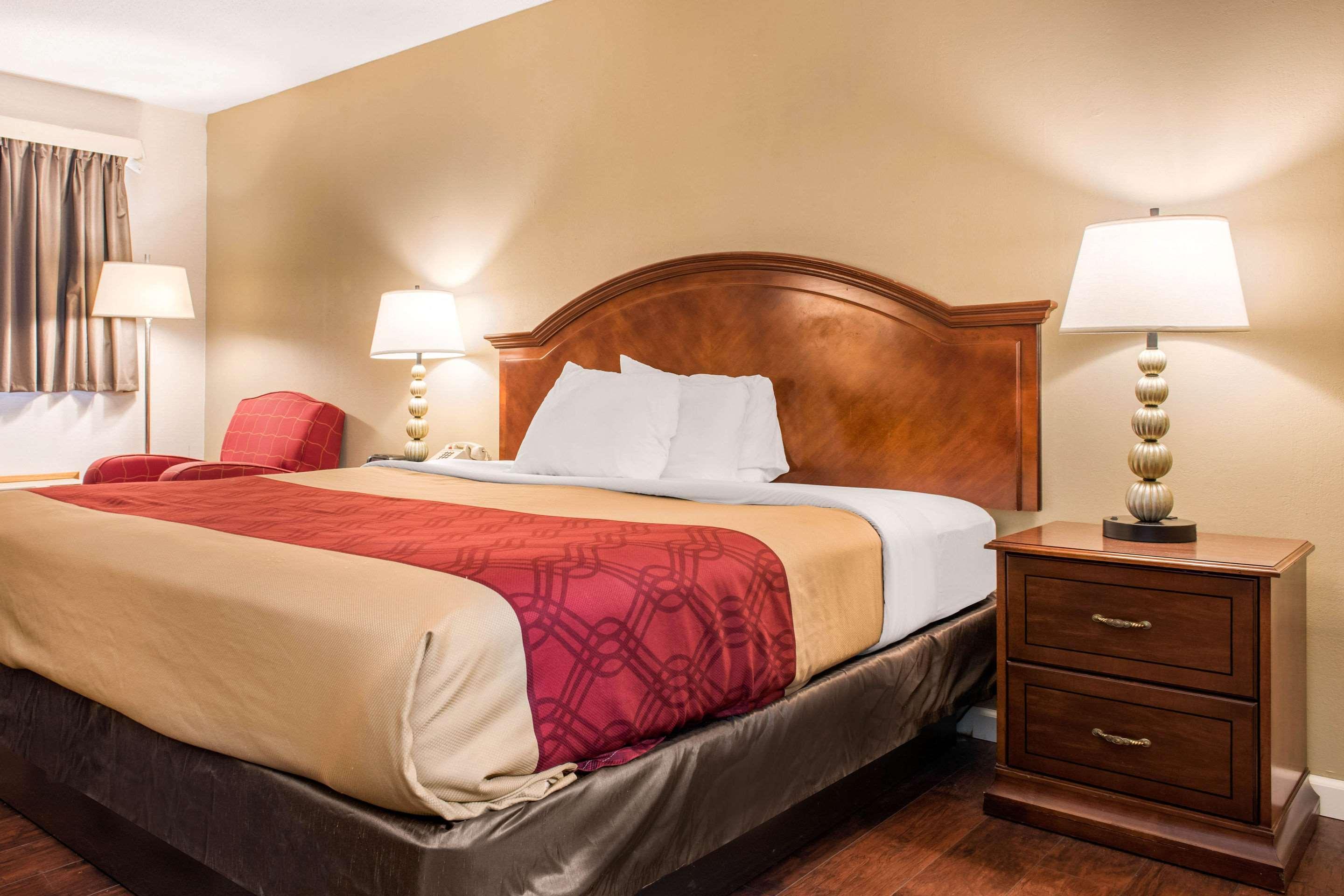 Econo Lodge Holland Екстериор снимка