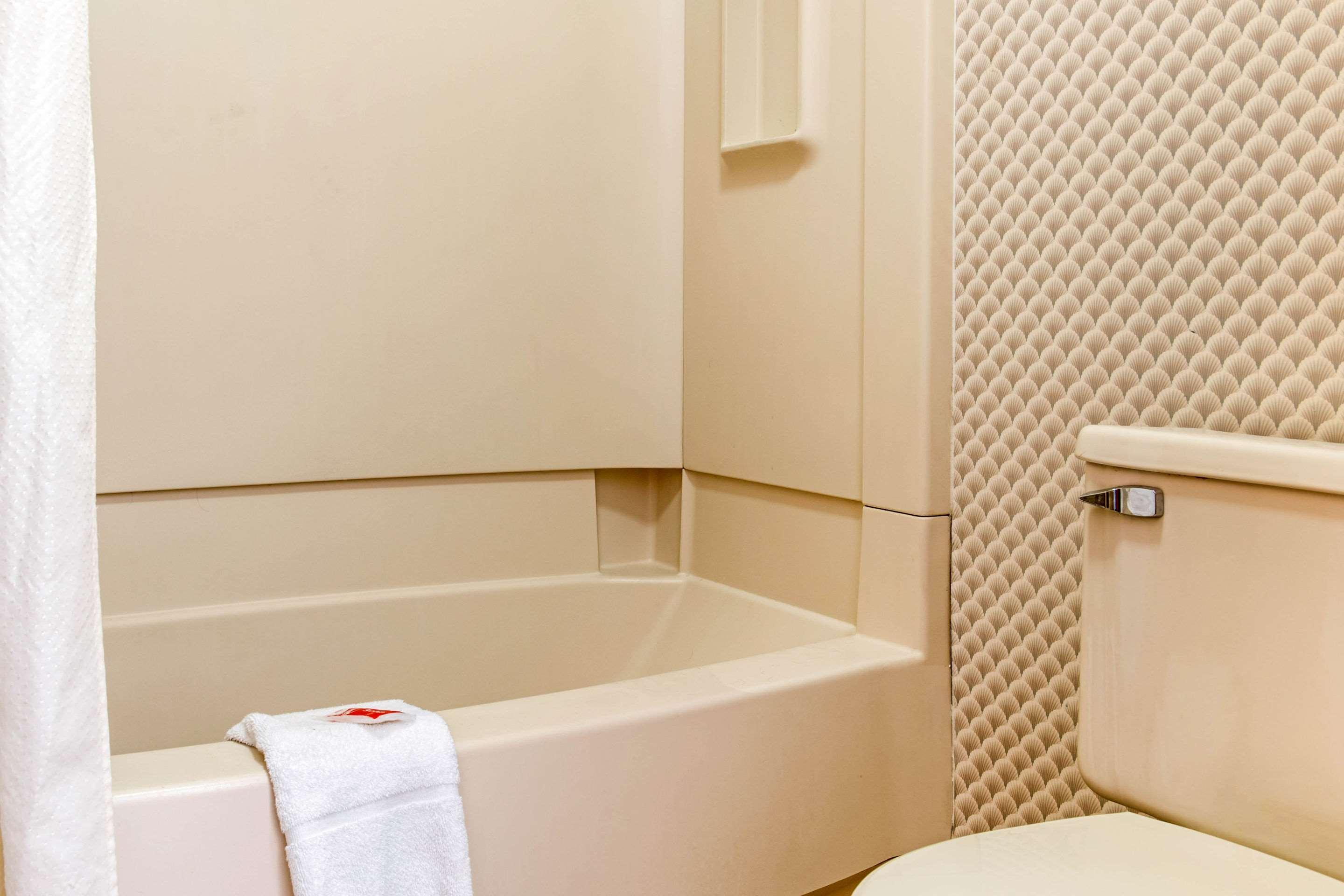Econo Lodge Holland Екстериор снимка