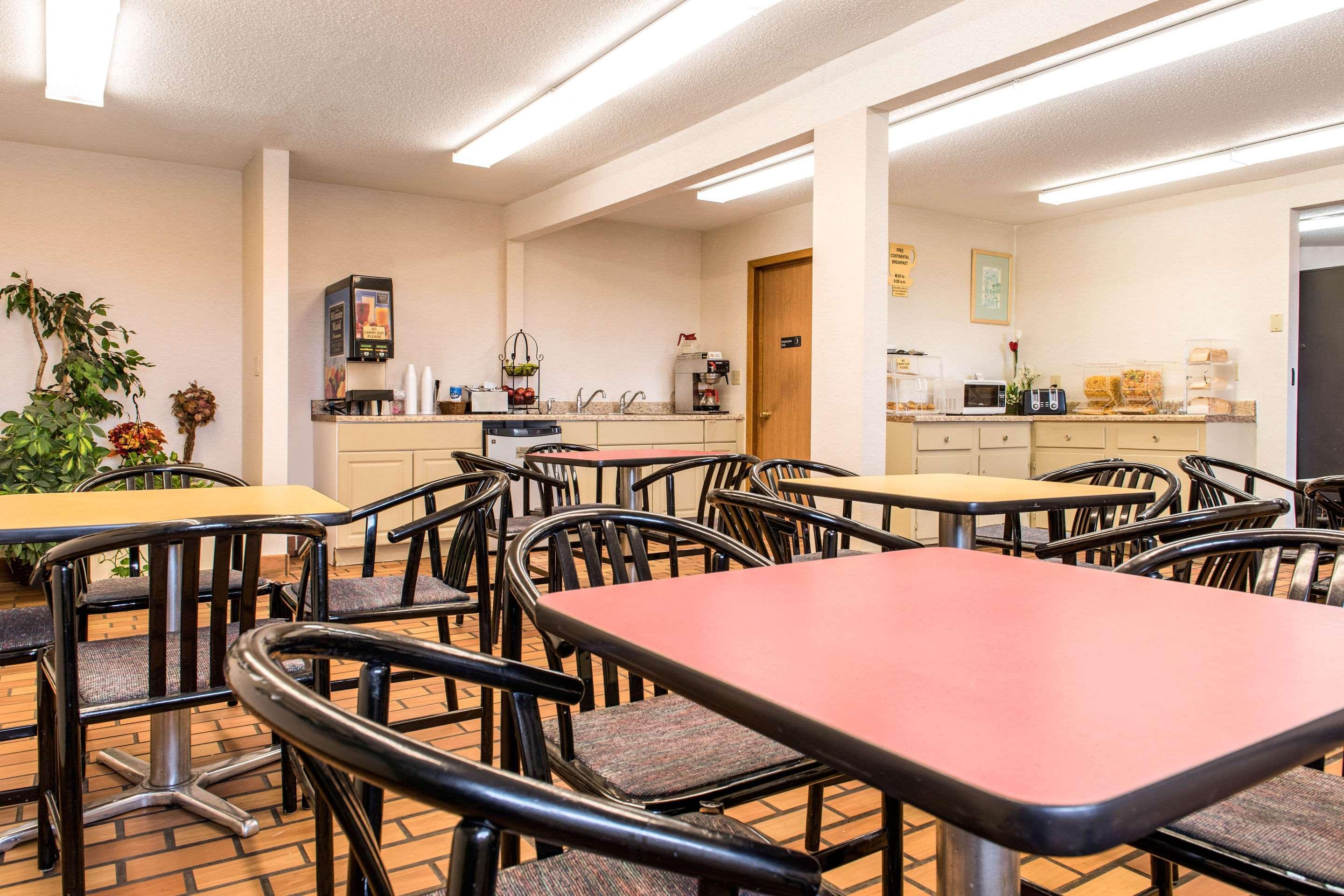 Econo Lodge Holland Екстериор снимка