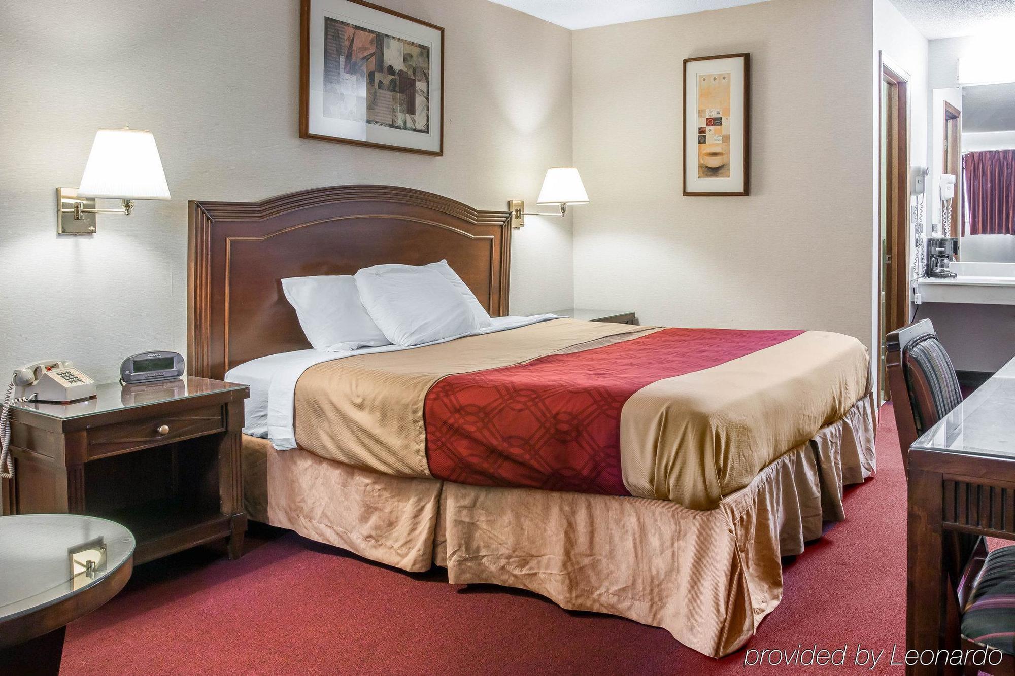 Econo Lodge Holland Екстериор снимка