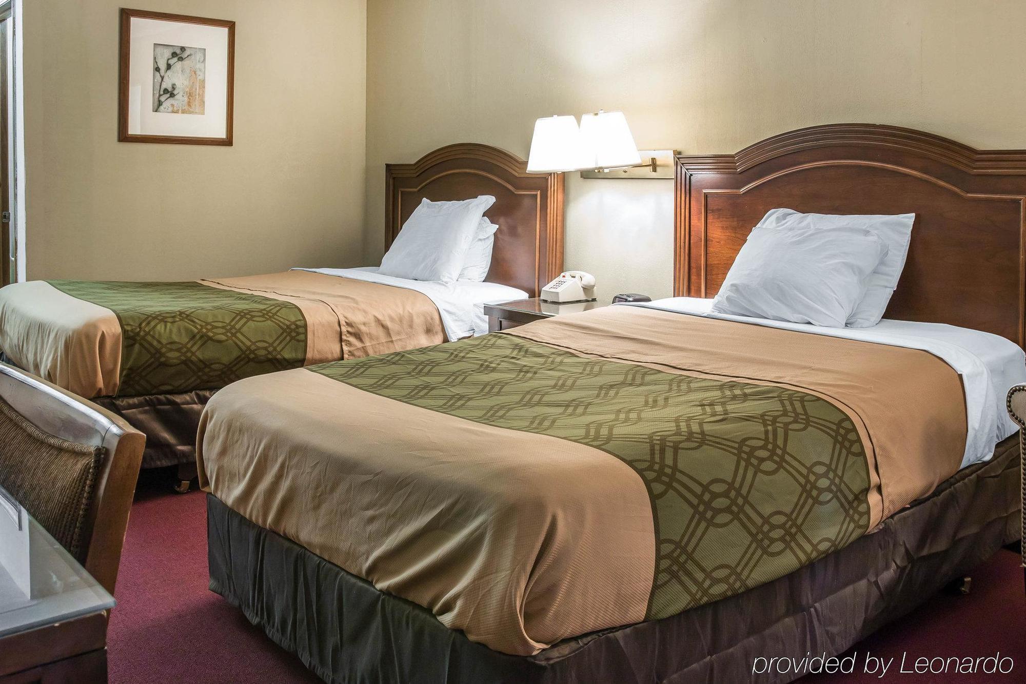 Econo Lodge Holland Екстериор снимка