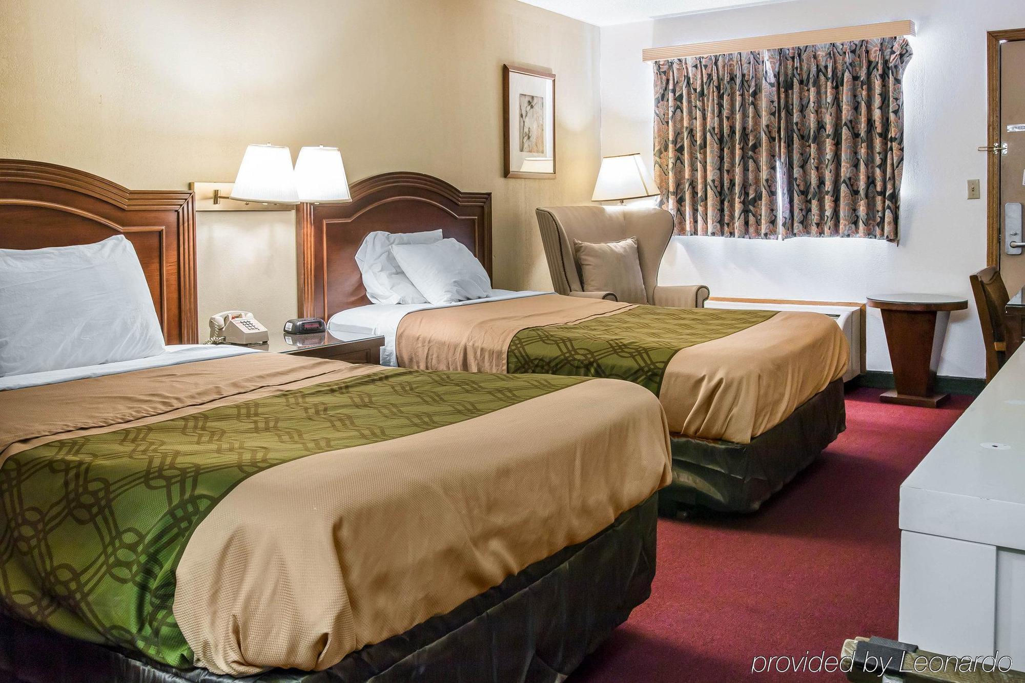 Econo Lodge Holland Екстериор снимка
