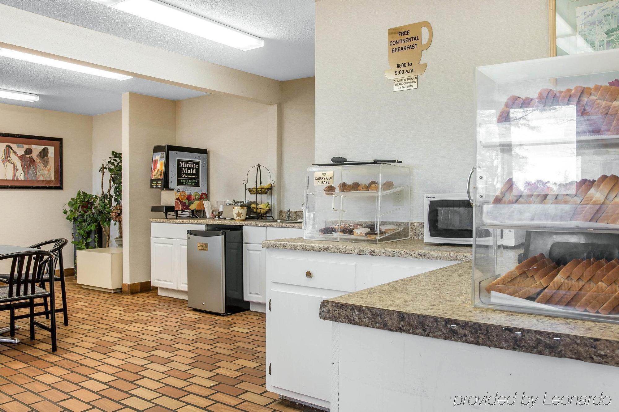Econo Lodge Holland Екстериор снимка
