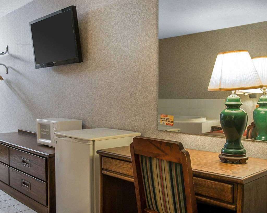 Econo Lodge Holland Стая снимка
