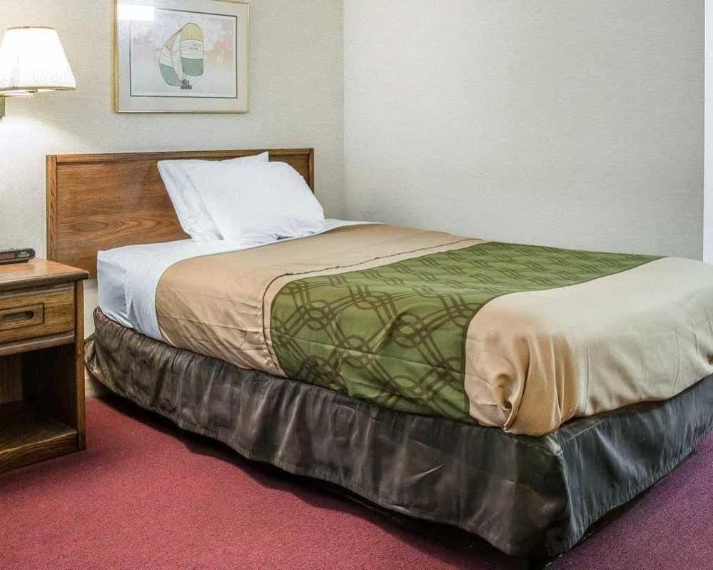 Econo Lodge Holland Екстериор снимка